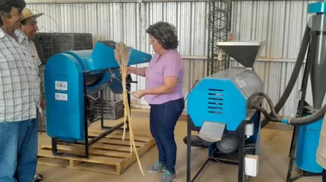 Diario de Cuyo | APOYO DIRECTO. El INTA se encarga de investigaciones para el agro y también en apoyo directo, como entrega de maquinaria a pequeños productores.