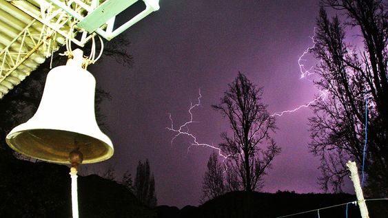 Una alumna golpeó reiteradas veces a otra en el interior de un colegio y la mandó al hospital