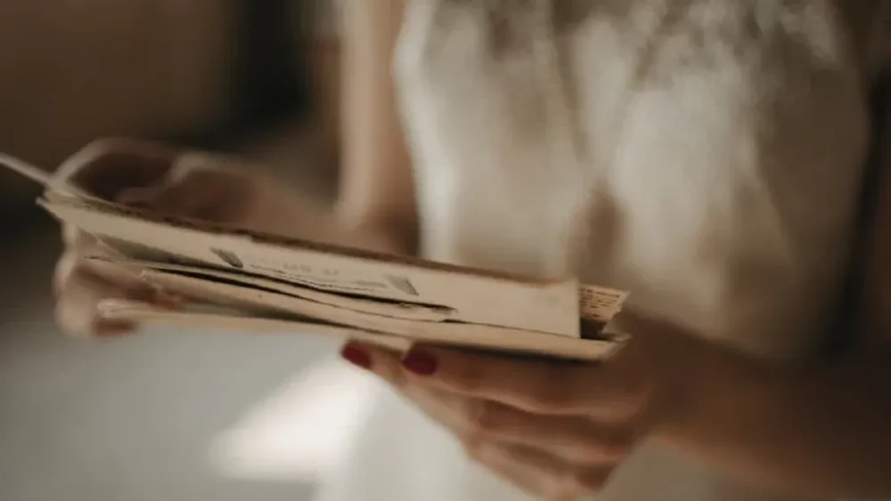 Una madre y su hijo encontraron en su casa una carta de amor de hace 100 años