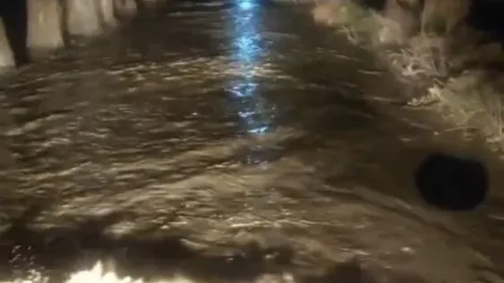Otra vez el temporal golpea Zonda: bajó creciente y obligó a cortar calle Las Moras