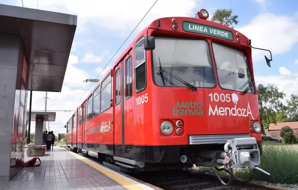 METROTRANVÍA. El tranvía eléctrico unirá la ciudad de Mendoza con al aeropuerto El Plumerill,o hacia el norte y con Luján de Cuyo al sur.