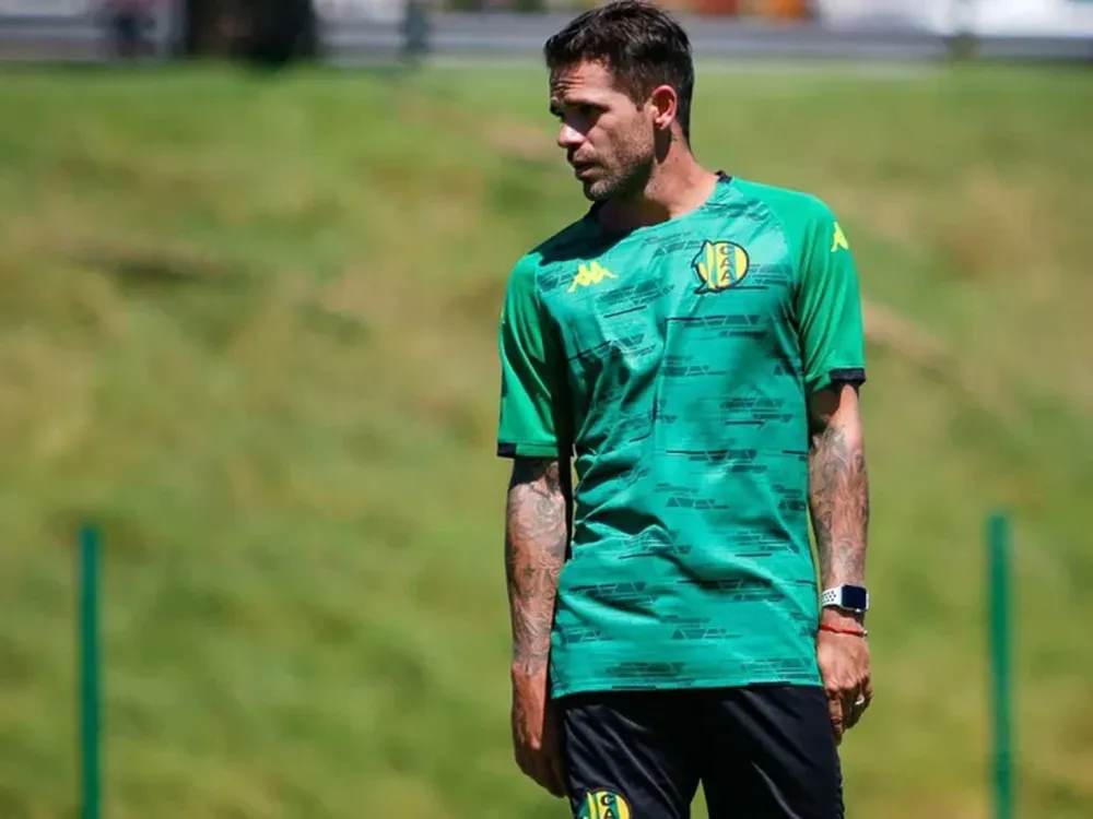 Gago renunció como DT de Aldosivi