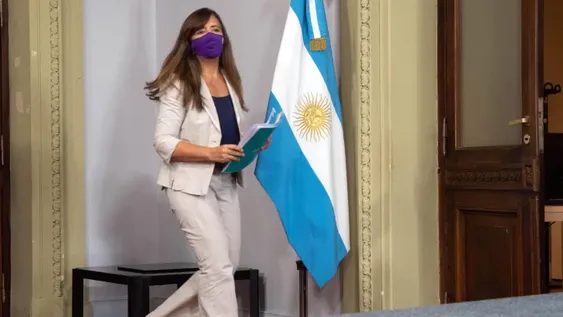 El Gobierno niega una devaluación y descarta un bono para jubilados