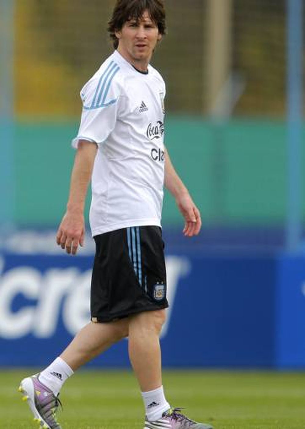 Con plantel listo y Messi en duda