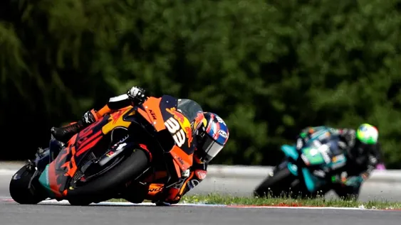 Binder tuvo su primera vez