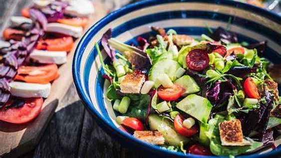Bien frescas: 5 ensaladas fáciles comer en el verano