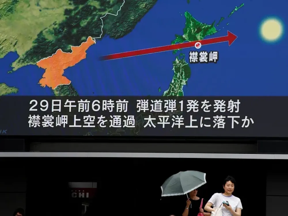 Corea del Norte lanzó un nuevo misil que sobrevoló Japón