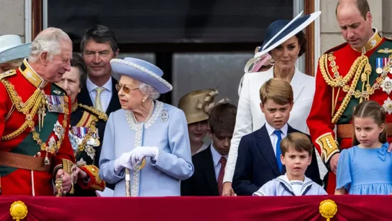 La reina y un festejo corto