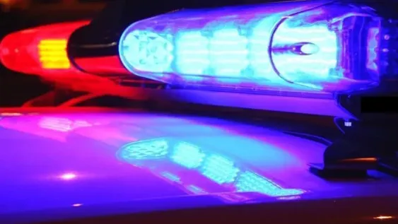 Chocó con otro auto, amenazó al conductor con un cuchillo y se fugó: estaba ebrio