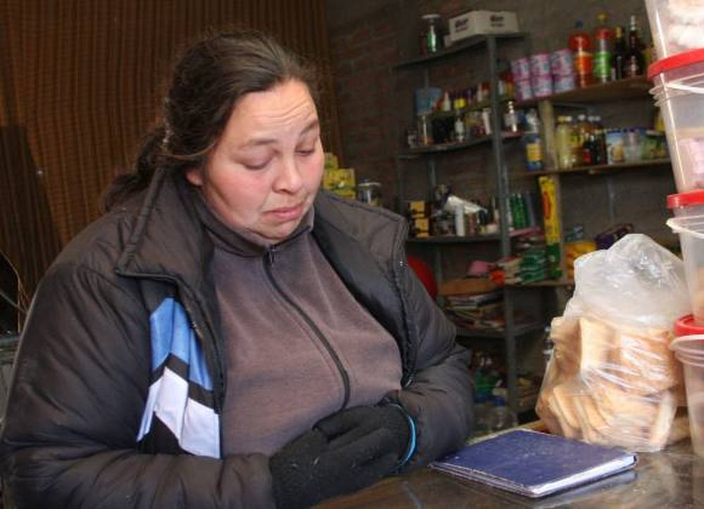 Encañonan, roban e intentan  quemar la casa a una familia