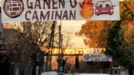 Amenazaron al plantel de Lanús: “Ganen o caminan”