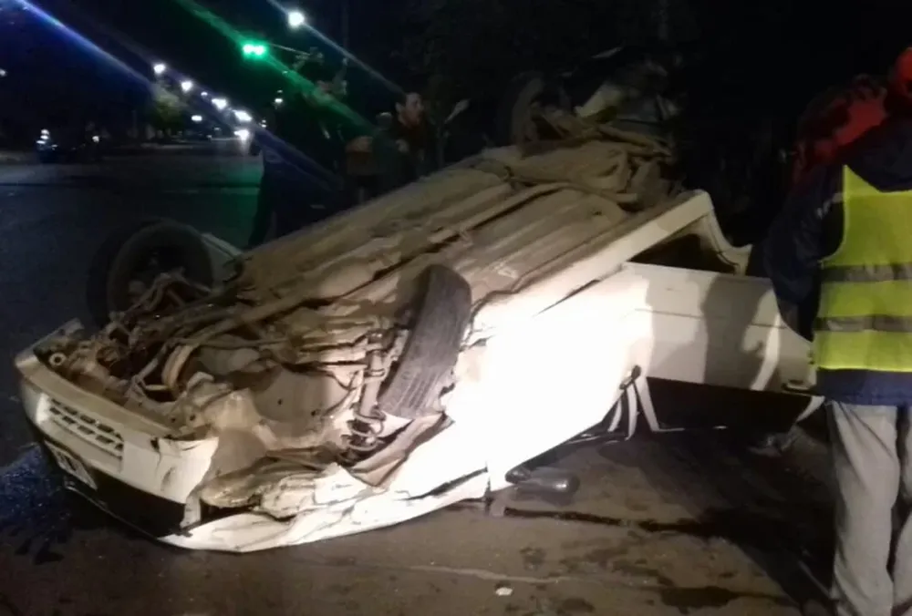 En moto, chocó contra un poste y perdió la vida