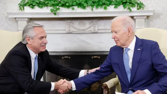 Alberto le pidió a Biden que no le suelte la mano frente al FMI