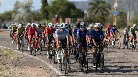 Tercera. La Doble Chepes rodó en rutas riojanas y Leo Cobarrubia ganó el tercer capítulo pero Rodrigo Díaz es el líder. (Foto Loco por la Bici).