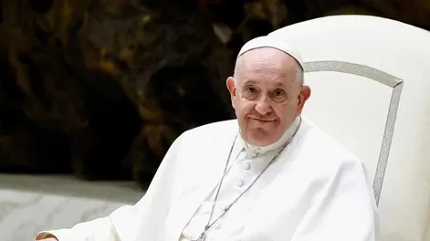 Francisco mejora de la bronquitis y volverá al Vaticano “en las próximas horas”