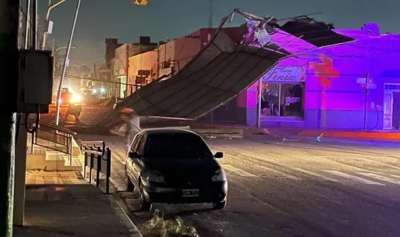 [VIDEO] El viento Zonda azotó en Jáchal: viviendas dañadas y servicio eléctrico afectado