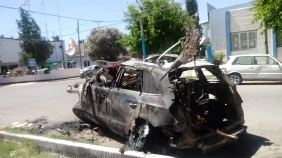 [IMÁGENES ESTREMECEDORAS] Así quedó el auto de la doble tragedia en Albardón