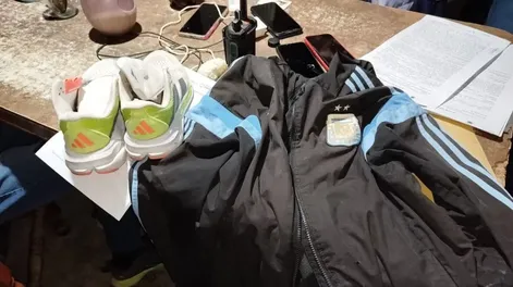 Atraparon a un ladrón con ropa y un celular sustraído