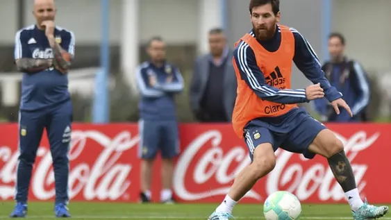 “A Messi le ponen un revólver en la cabeza que se llama Copa del Mundo”