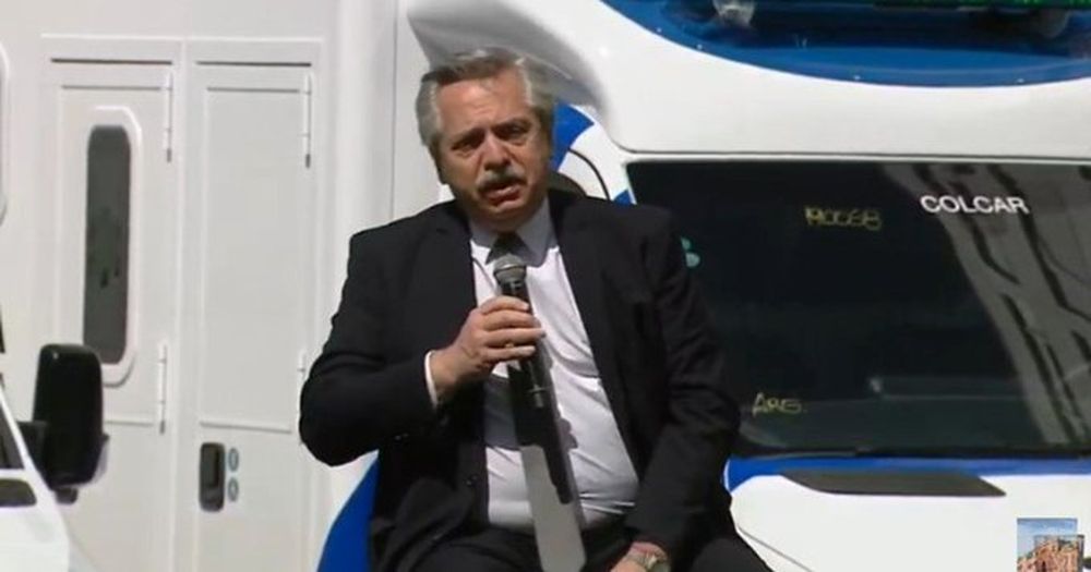 Fernández anunció una regularización en los salarios de las fuerzas de seguridad