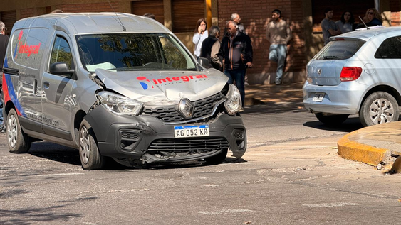 El siniestro tuvo lugar en la esquina de Entre Ríos y Santa Fe. El aparatoso choque tuvo tres vehículos involucrados