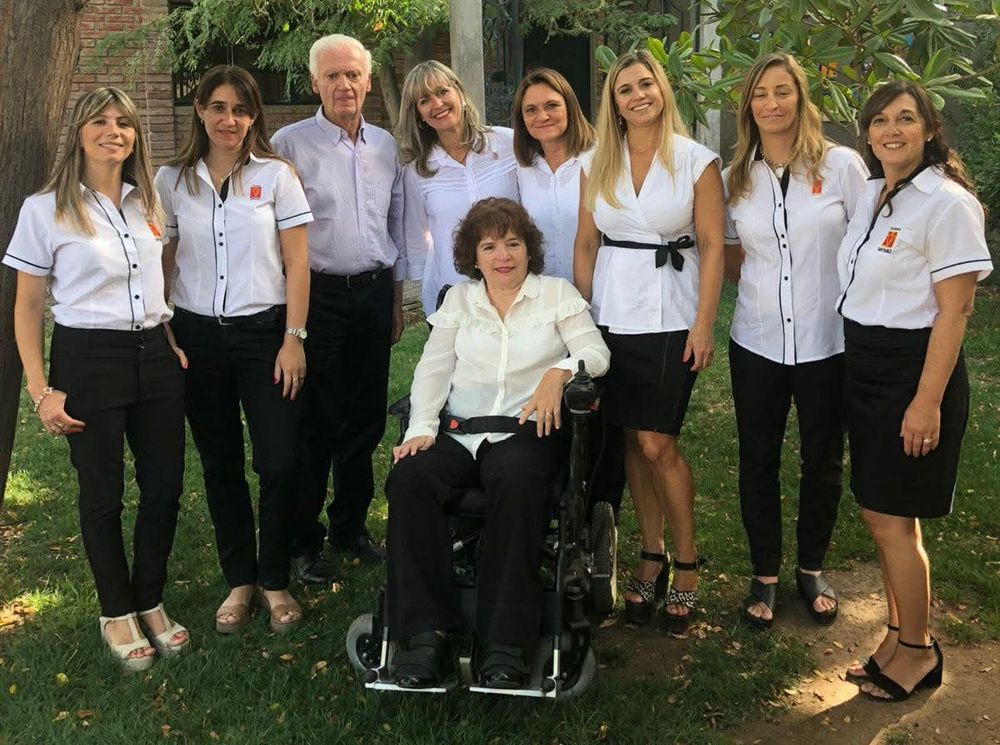 Parte de la comunidad del Colegio San Pablo, junto a la profesora Silvia Malberti
