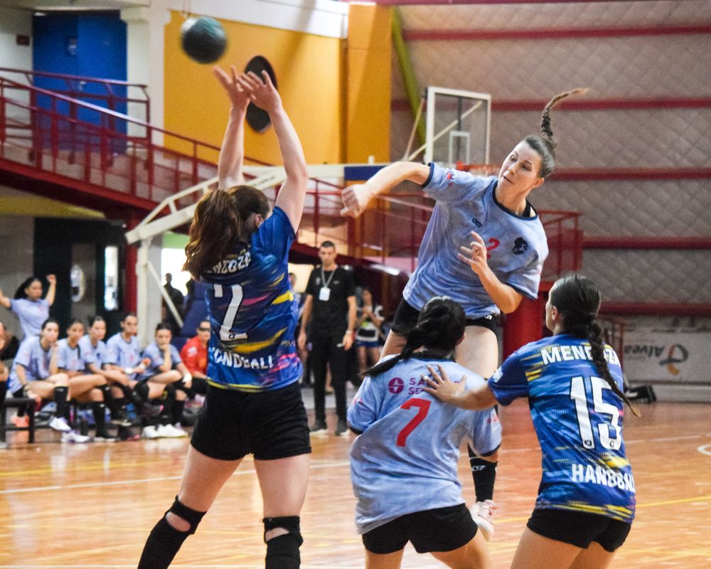 Futuro. El mejor hándbol del país compite en San Juan en el Nacional de Cadetes a lo largo de toda la semana.