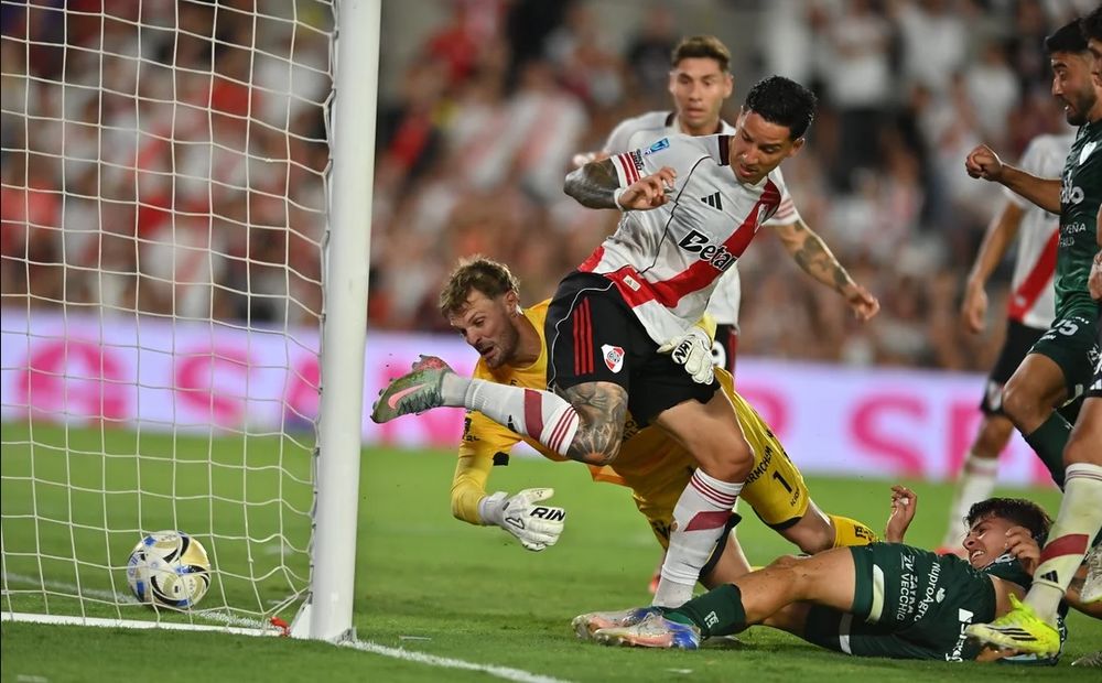 Primero. Anticipó Driussi y le quedó el rebote para vencer a Burrai. River volvió sumó su segunda victoria en el ciclo de Coudet.