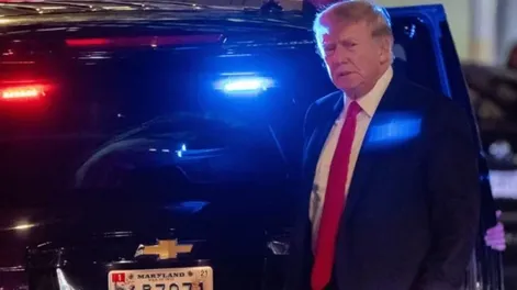 Trump acusó al FBI de robar sus pasaportes en el allanamiento a su mansión en Florida