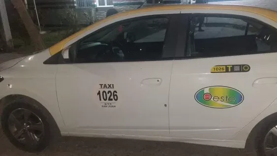 Disparan al menos 6 veces contra un auto