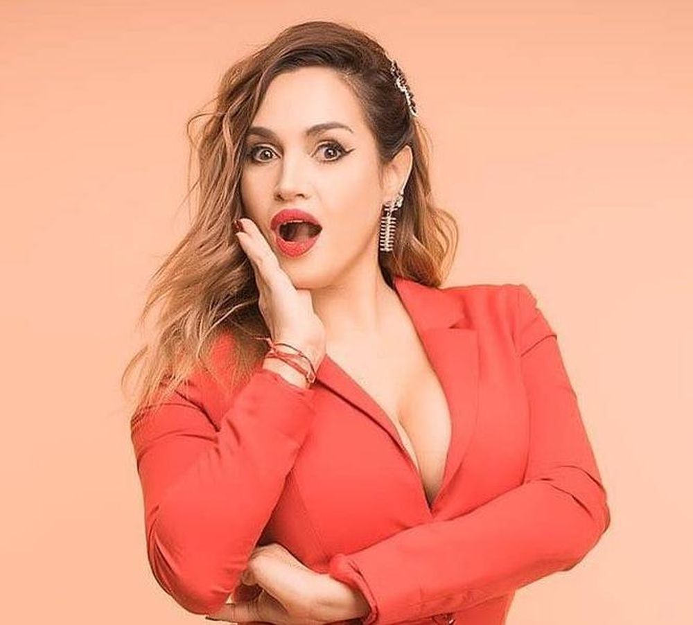 Belén Francese posó boca abajo y sus fanáticos la piropearon