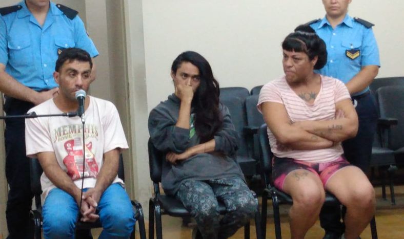 El Pata de Mono, Pampita y Brisa Mallea, los tres detenidos tras quemar a un hombre en la Terminal de Ómnibus de San Juan.&nbsp;