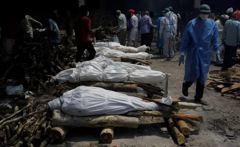 Las variantes impulsan los casos de coronavirus y el mundo supera los 4 millones de muertes