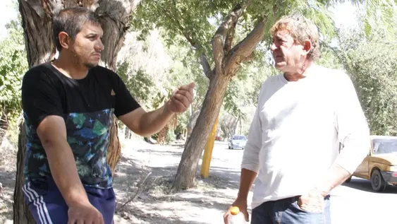 Al menos seis ladrones armados asaltaron a una familia: robaron $60.000 y aparatos