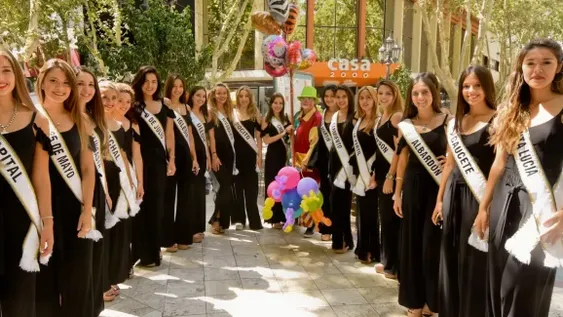 El Guille “enamoró” con su canto y baile a las candidatas a Reina del Sol