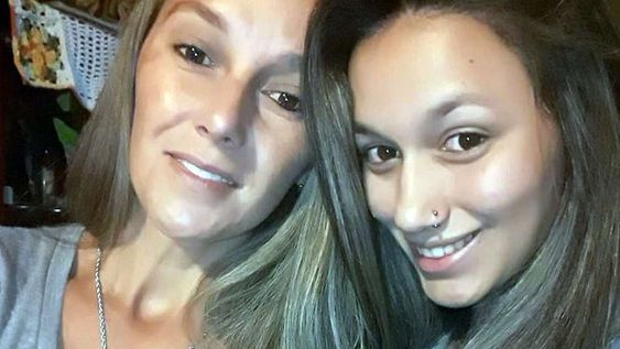 Dos mujeres fueron asesinadas a balazos y el presunto femicida está prófugo