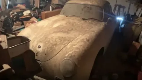¡Una joyita! Encuentran un viejo Porsche abandonado en un garaje desde hace 39 años
