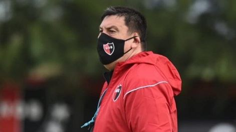 El blooper del Mono Burgos en su presentación con Newell’s que se volvió viral