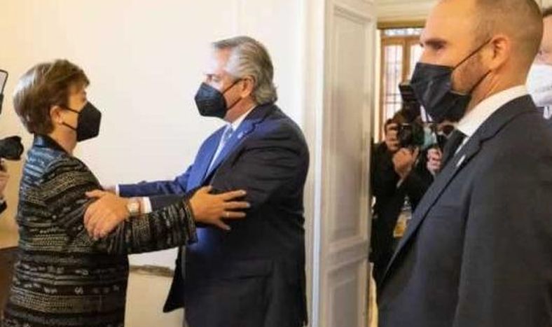 El Gobierno da por hecho un principio de acuerdo con el FMI para refinanciar la deuda
