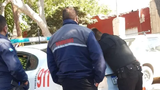 Bomberos capturaron a un sujeto que asaltó a una mujer con un cuchillo