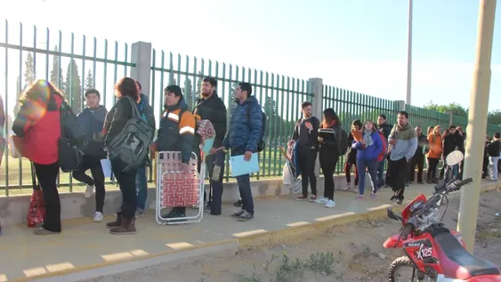 Masiva concurrencia a la convocatoria laboral de la UNSJ: hicieron hasta 18 horas de cola