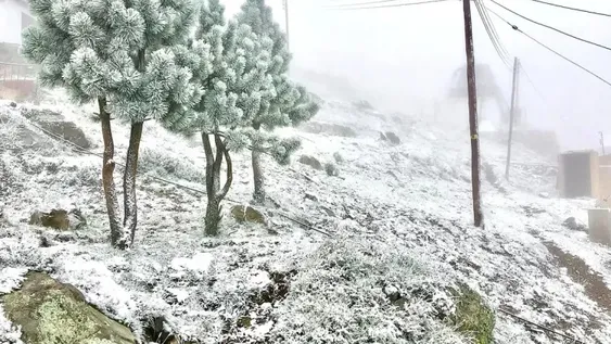 Un sorpresivo frente de aire frío con nevadas en el país