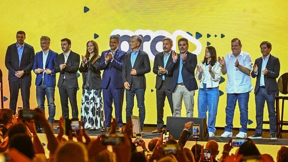 Mauricio&nbsp; Macri relanzó el PRO, aseguró que vienen a sostener el rumbo, aunque se diferenció de LLA.