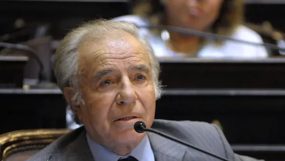 Internado en terapia intensiva, Menem “pasó muy bien la noche y está mejorando”