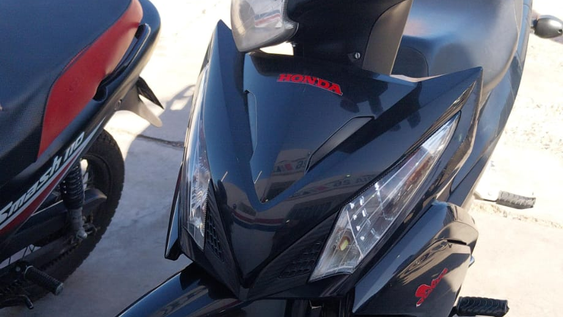 El robo a mano armada de una moto terminó con un delincuente detenido.