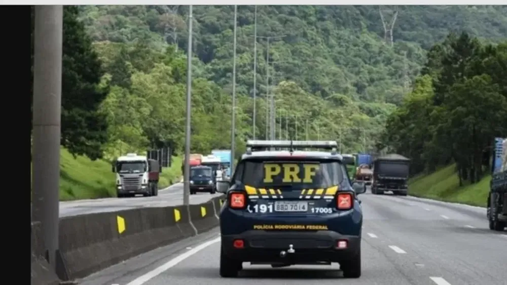 Iban de vacaciones a Brasil y se olvidó a su esposa en una estación de servicio