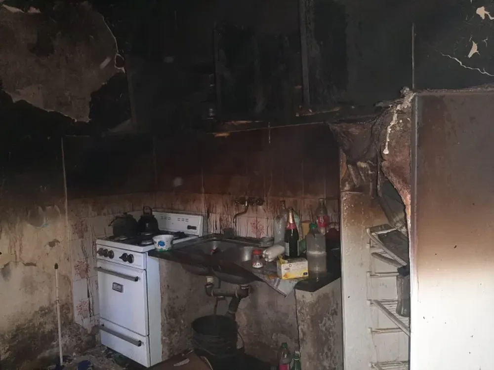 Una pareja con 6 hijos regresó a su casa y descubrió que estaba en llamas