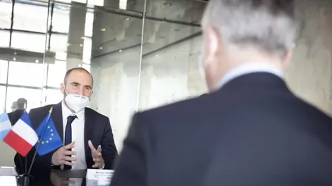 Oficializan el acuerdo con el Club de París para diferir el pago de deuda hasta 2024