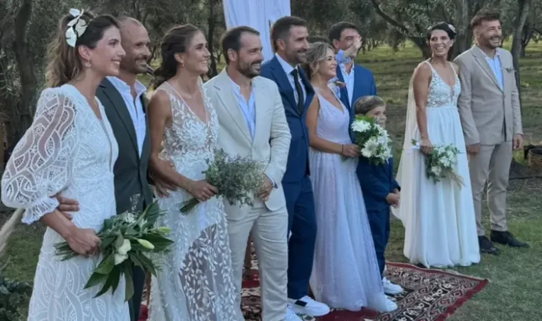 Pueblo revolucionado: ocho amigos de toda la vida se casaron todos juntos