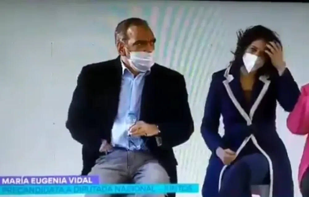 El desagradable gesto de Fernando Iglesias en pleno acto de Vidal y su insólita respuesta